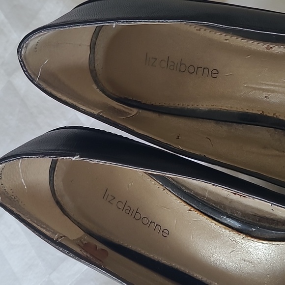 Liz Claiborne size 9 black heels - Picture 7 of 8